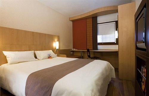 Hotel Ibis Styles Flers Esterno foto